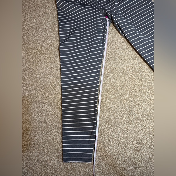 GAPFIT Blackout Technology Sz M High Rise 7/8 Athletic Gray & White Leggings - Picture 6 of 11